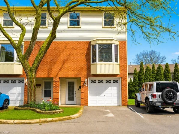130 Livingston Ave #12, Grimsby, ON L3M 4W5