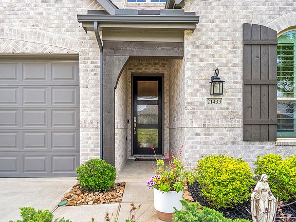 3rd image of 21433 Flora Springs Ln