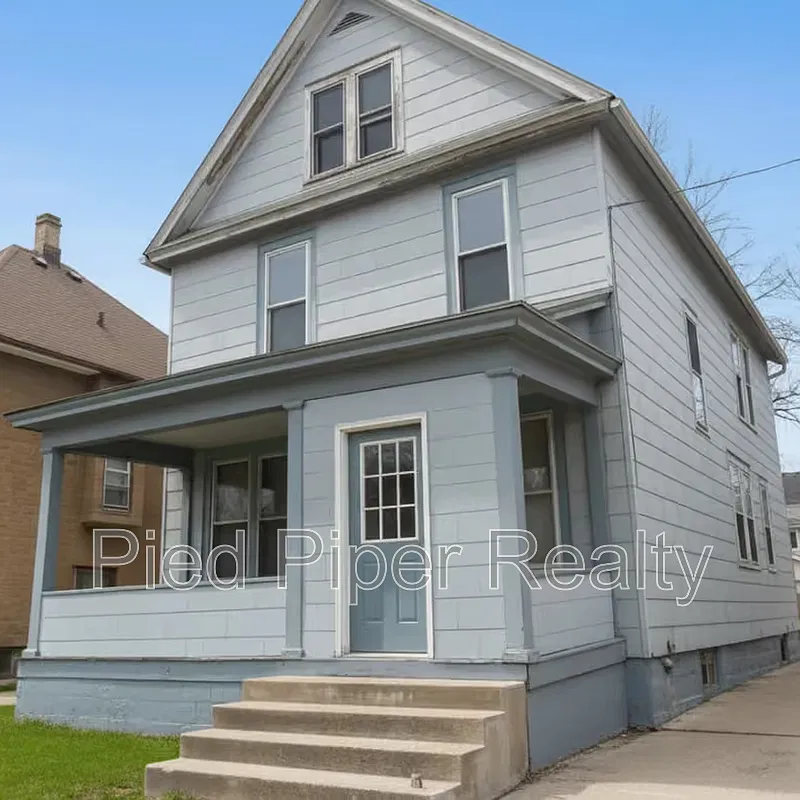 3 bed, 1.5 bath, 1637 sqft, $1,350 — Photo 1