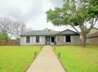 1027 Flower Dr, Arlington, TX 76017