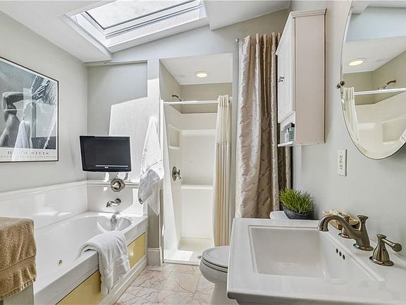 3rd image of 4501 S Rocheblave St