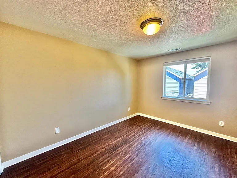 2401 NE 114th Ct — Photo 17