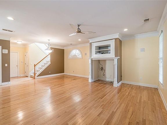 5th image of 2305 Gardengate Way SE