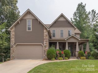 61 Ledgestone Dr, Fairview, NC 28730
