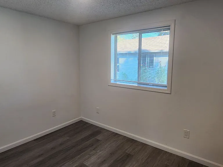 Altamont Apartments — Photo 12