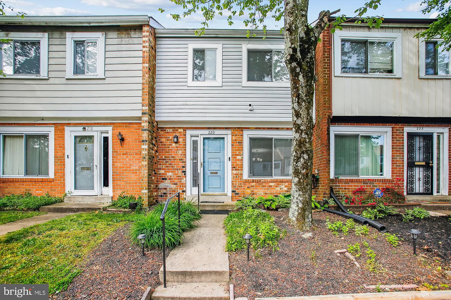 220 Newcomb St SE photo 1