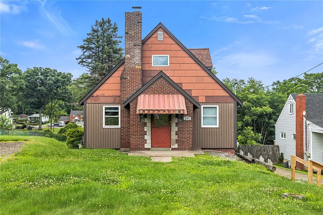 249 Poplar St photo 1