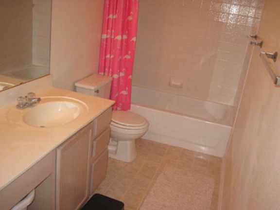 4th image of 832 Pinehurst Dr
