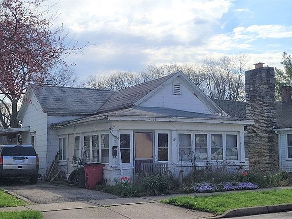 2nd image of 334 N Main St