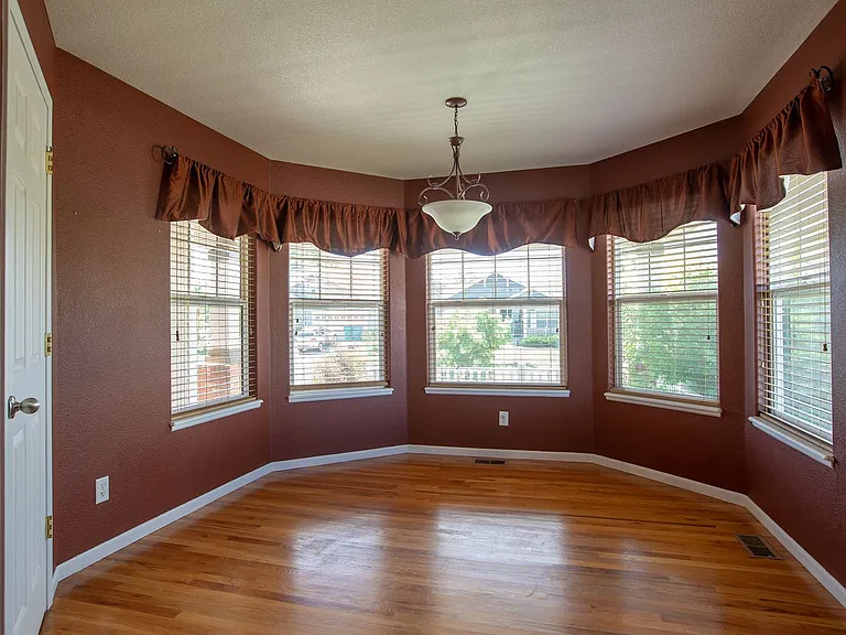 1076 Fairfield Ave — Photo 17
