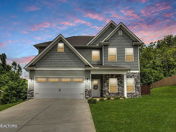 2nd image of 3206 Oakwood Hills Ln
