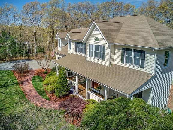 3rd image of 24 Greenridge Ct