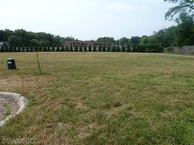 1st image of 558 Chapin Blvd