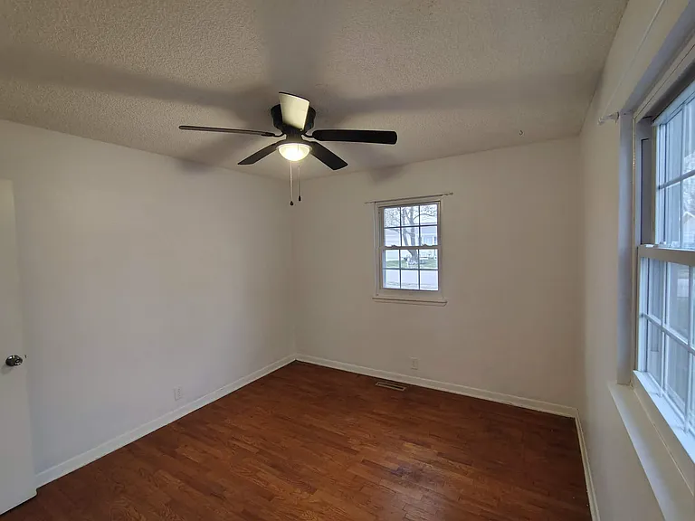 1208 Scott Dr — Photo 9