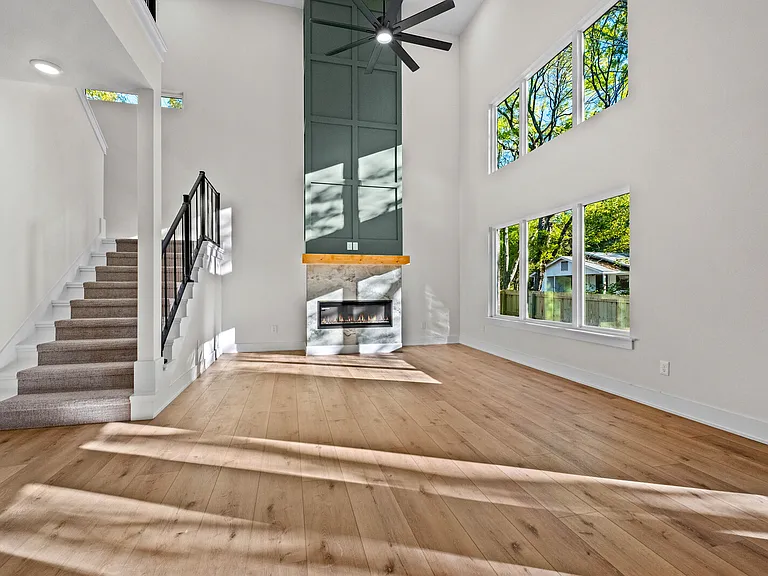 634 S Happy Hollow Rd — Photo 2