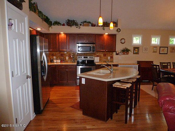 5th image of 651 S Cygnet Lake Dr