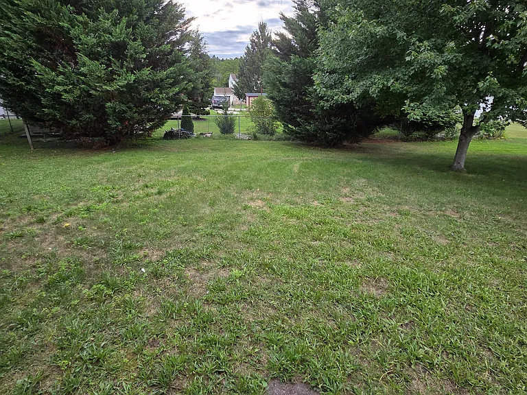 1875 Pineview Dr — Photo 10