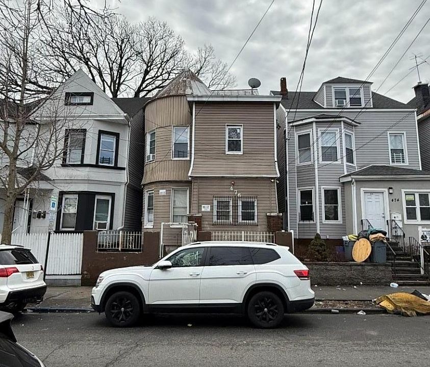 1st image of 476 Ellison St