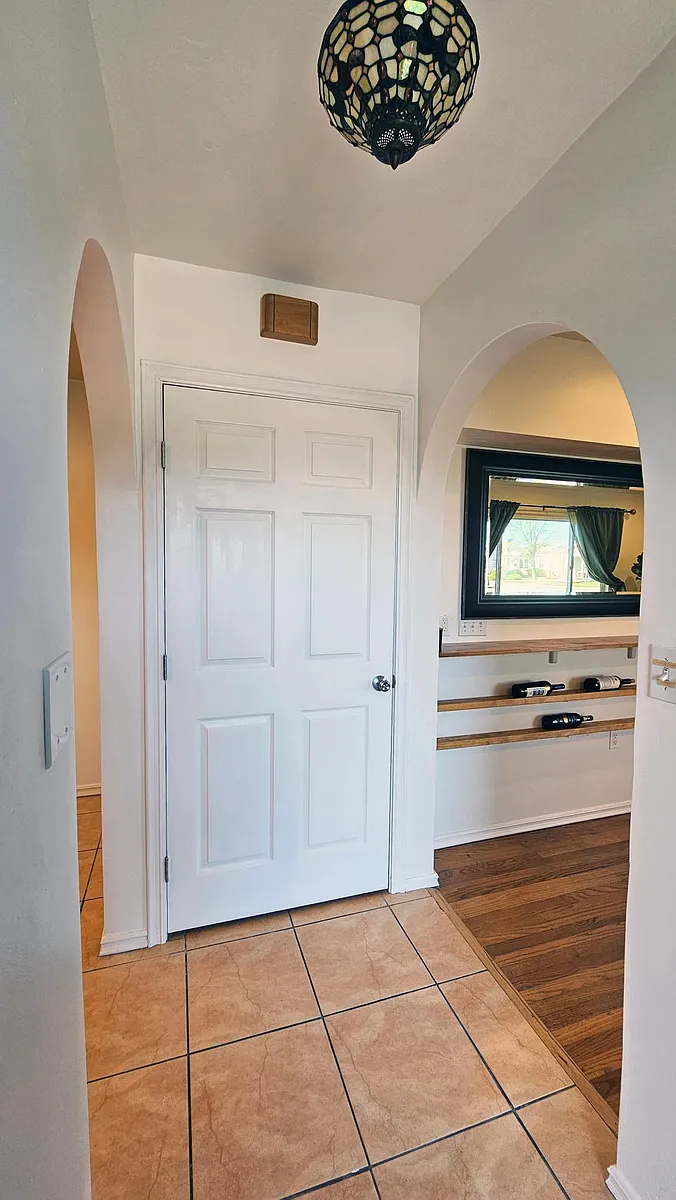 Entry - 3001 San Francisco Ave