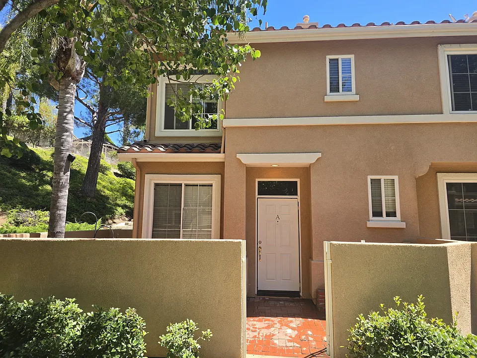 25735 Perlman Pl