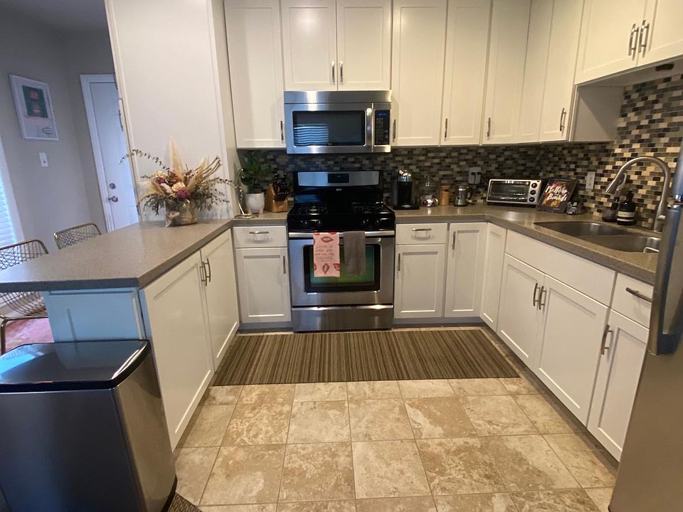 Optional portable dishwasher included.