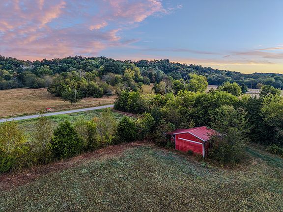 5th image of 612 Bee Spring Rd
