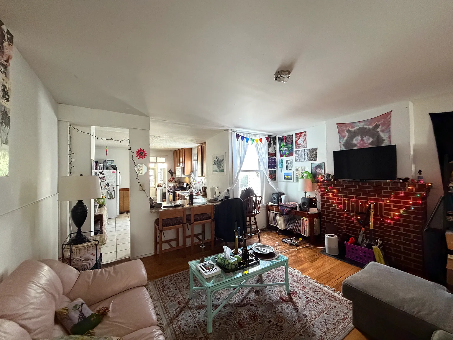 3 bed, 1400 sqft, $2,100 — Photo 2