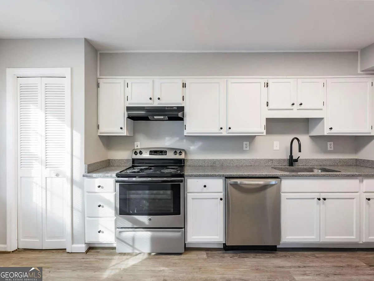2 bed, 2.5 bath, 1380 sqft, $1,750 — Photo 3