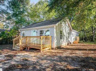 210 Pridmore St, Laurens, SC 29360