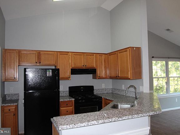 5th image of 219 Fernwood Pl