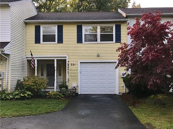 2nd image of 221 Willow Pond Way