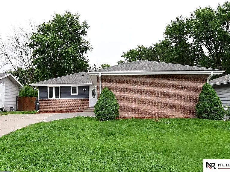 4720 S 56th St — Photo 2