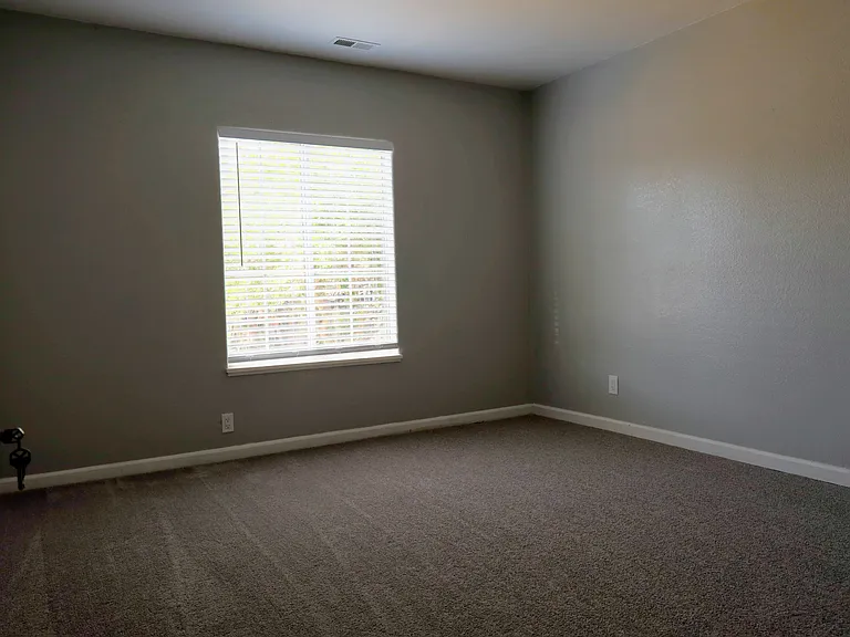 2202 Capitol Ave — Photo 5