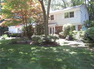 30 Redcoat Dr, East Brunswick, NJ 08816