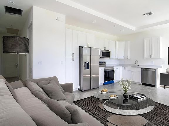 4th image of 246 Rotonda Blvd W #A