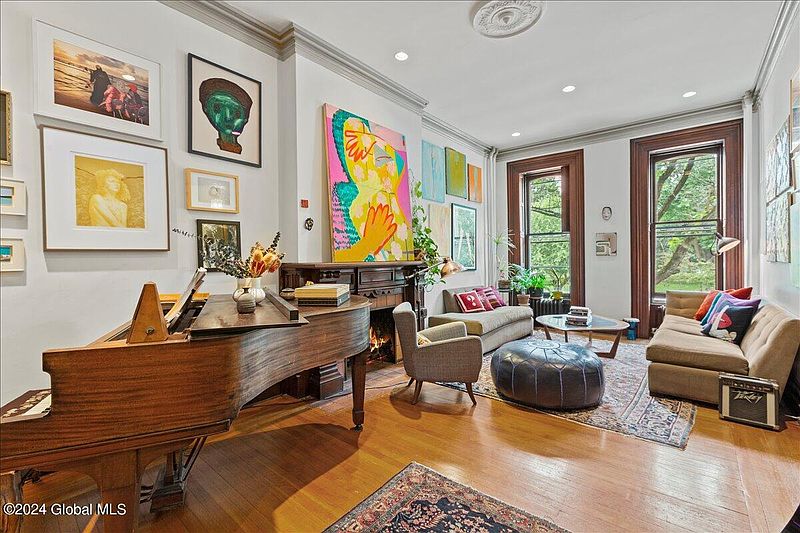 5th image of 60 Willett Street