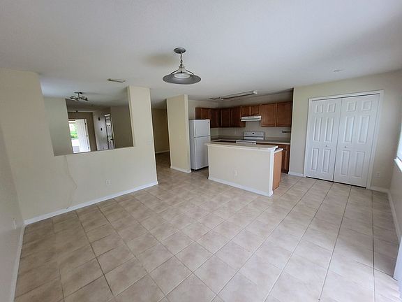 3rd image of 4335 Silver Falls Dr