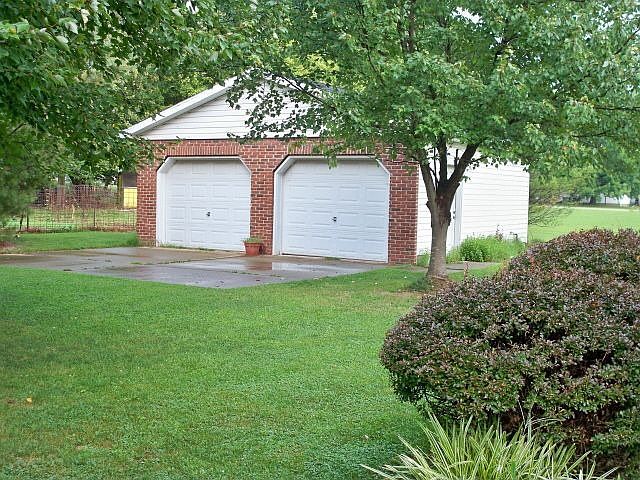 Detached garage