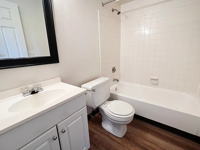Crown Station Apartments — Photo 58