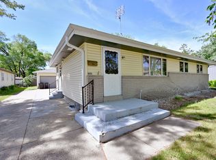 409 Linwood Ave, Oconomowoc, WI 53066