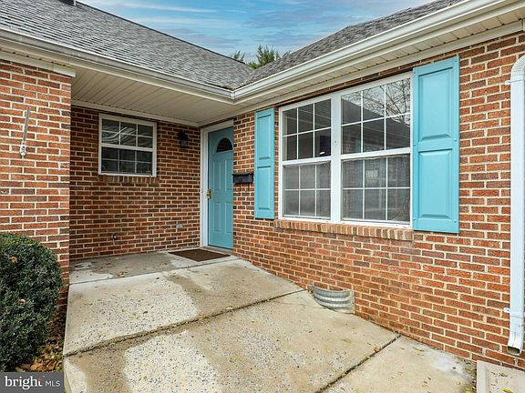 3rd image of 2627 Cornerstone Cir