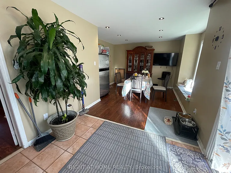5654 Churchill Meadows Blvd — Photo 8