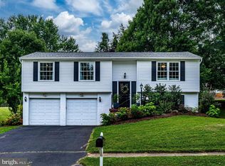 1170 Kettle Pond Ln, Great Falls, VA 22066