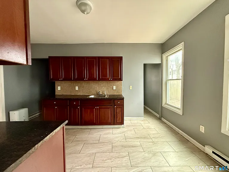 72 Burton St — Photo 7