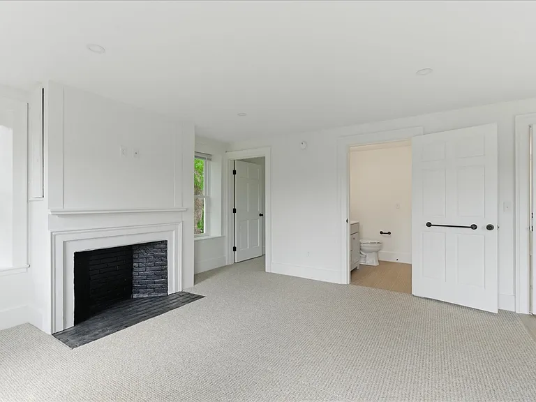 16 Central St #4 — Photo 13