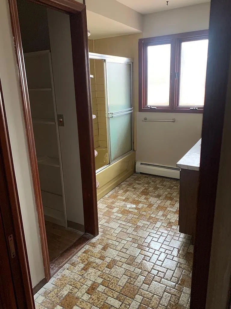 4 bed, 1992 sqft, $3,500 — Photo 3