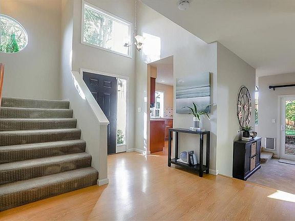 3rd image of 520 W Sunnyoaks Ave