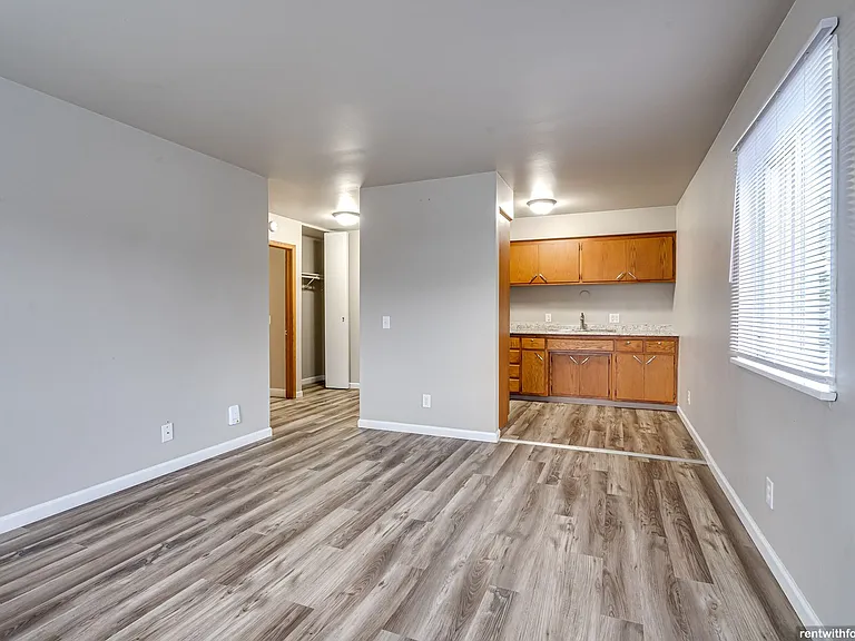 835 Merritt Ave — Photo 24