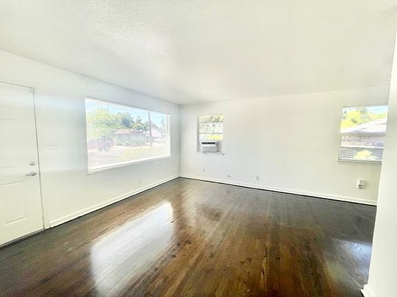 3rd image of 4015 58th St