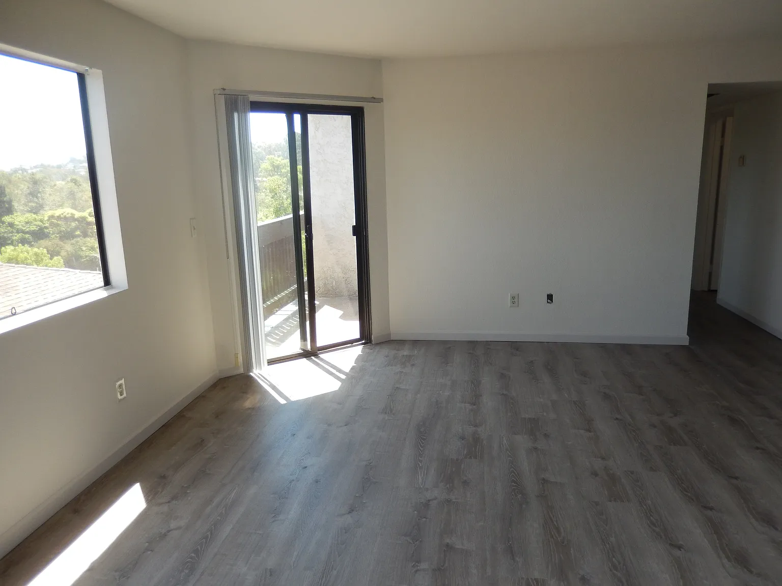 2 bed, 750 sqft, $2,995 — Photo 2